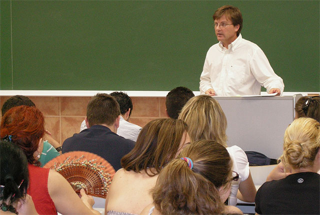 El experto en Mediación, Francisco López, durante su intervención en el curso