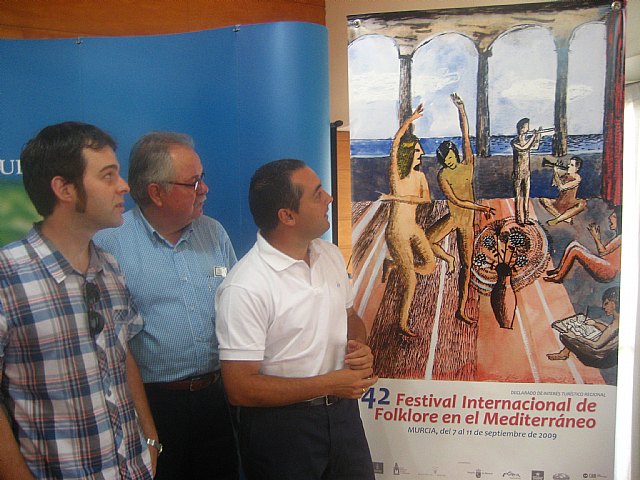 En la imagen, el autor del cartel, Rubén Zambudio, el director del Festival, Manolo Fdez-Delgado y el concejal Rafael Gómez