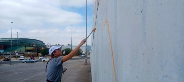 Arranca la realización del mural en el exterior del estadio del Real Murcia