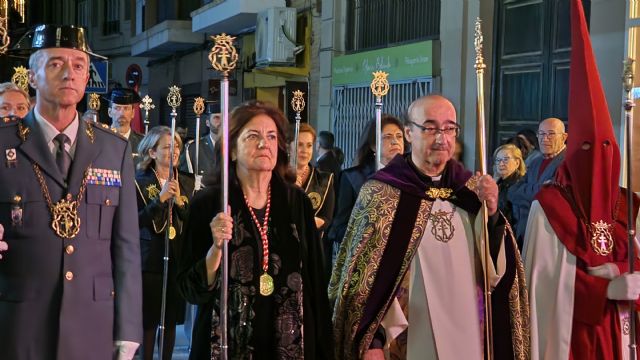 La UCAM procesiona con el Cristo de la Salud