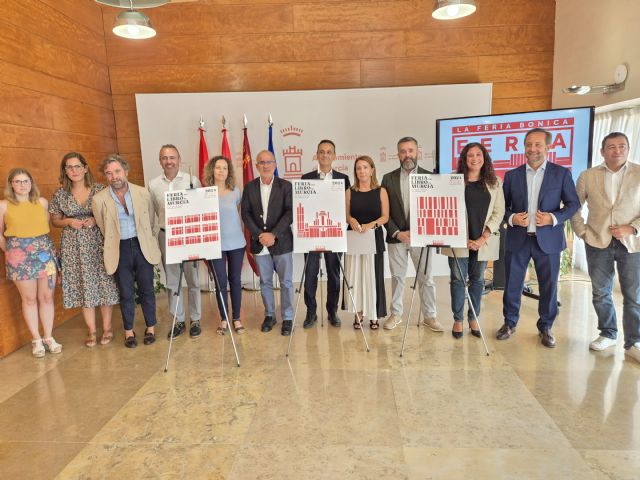 El Ayuntamiento de Murcia presenta el cartel de la Feria del Libro que rinde homenaje a tres edificios emblemáticos de la capital