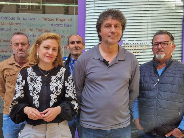 Podemos y los trabajadores de Monbus denuncian la incertidumbre en torno a la nueva licitación del servicio de autobuses