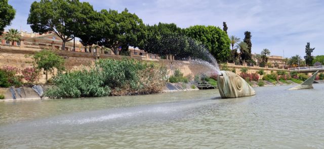 La emblemática sardina del río Segura vuelve a lanzar agua por la boca tras 10 años sin funcionar