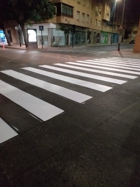 El Ayuntamiento de Murcia incrementa la seguridad vial en más de 500 calles del municipio con la mejora de la señalización horizontal