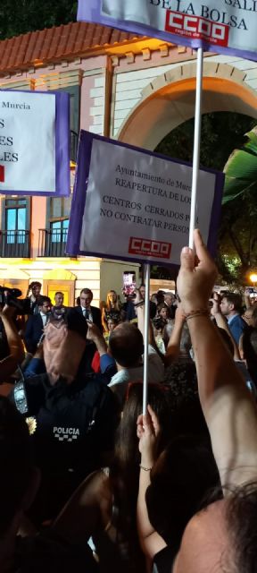 La feria de Murcia comienza con protestas de representantes de CCOO por las políticas de personal del Ayuntamiento de Murcia