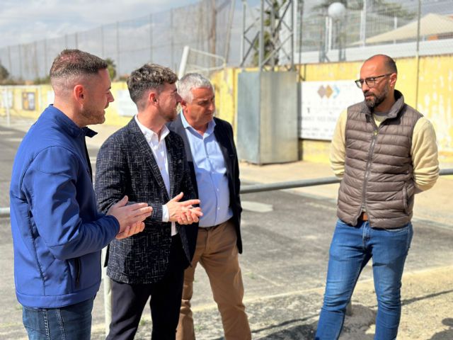 Césped artificial en el campo de fútbol de Rincón de Seca