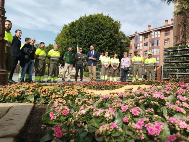 Más de 100.000 plantas de flor de temporada darán color y aroma a las zonas verdes de la ciudad en primavera