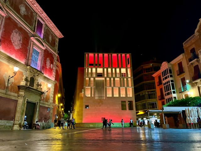 Murcia conmemora el Día de la Hispanidad iluminándose con los colores de la bandera de España