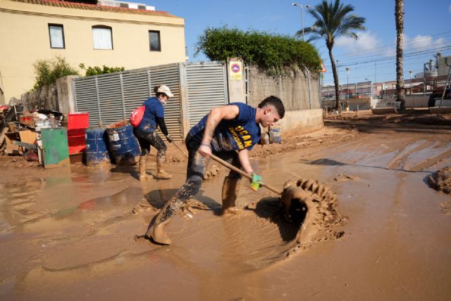 200 voluntarios de la UCAM se han desplazado hoy a Valencia para ayudar a los afectados por la DANA