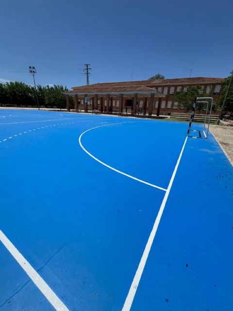 Deportes invierte casi 310.000 euros en la renovación y mantenimiento de pistas en más de 60 colegios del municipio