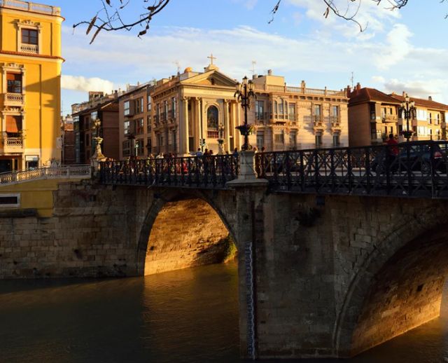 El Puente Viejo recuperará su carácter monumental y mejorará su seguridad con una nueva calzada que simulará el adoquín