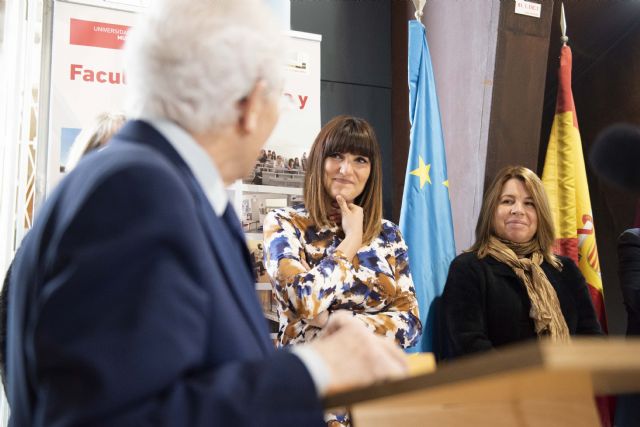 La Facultad de Psicología y Logopedia de la UMU nombra a Rozalén y Lucía Colodro Alumni destacadas