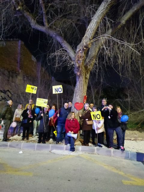 Corazones contra el arboricidio en Espinardo