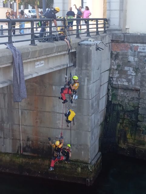 Bomberos del SEIS se forman en rescates verticales de alta complejidad