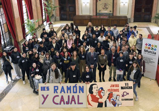 70 alumnos del IES Ramón y Cajal participan en la VI Marcha por la Igualdad