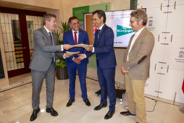 Un convenio entre el Ayuntamiento de Murcia y El Corte Inglés permitirá destinar 5.000 euros de material escolar a niños de familias desfavorecidas