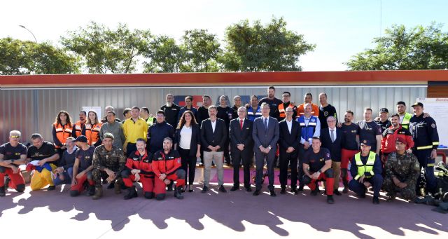 Bomberos de Murcia a la vanguardia en la lucha contra incendios con materiales tóxicos y peligrosos