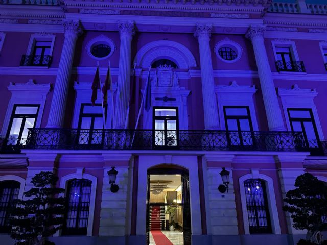 La Glorieta, el Moneo, Palacio Almudí, Murcia Río y Alfonso X se iluminan de azul este viernes por el Día de la Policía