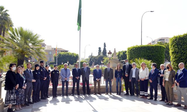 Murcia apoya la campaña 'Haz de la lucha tu bandera' de la Asociación Española contra el Cáncer