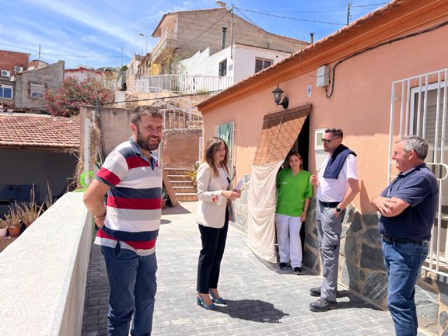 Los vecinos de la calle Madrid de El Puntal recuperan el acceso a sus viviendas