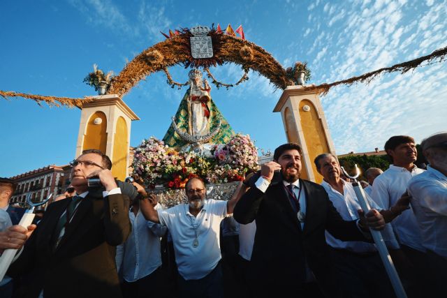 Fernando destaca “la emoción y alegría de la ciudad de Murcia” durante la despedida de la Virgen de la Fuensanta