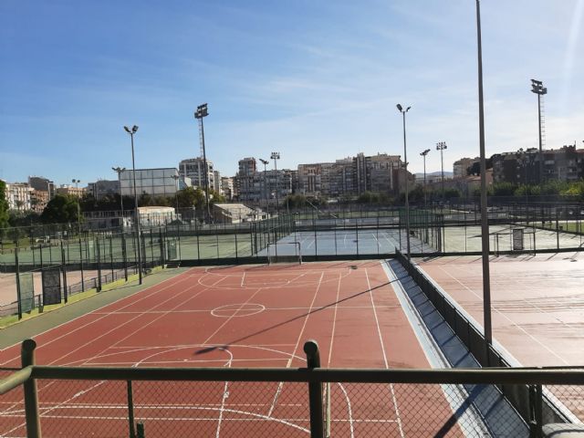 Las obras de las pistas de tenis del polideportivo José Barnés durarán aproximadamente 3 meses