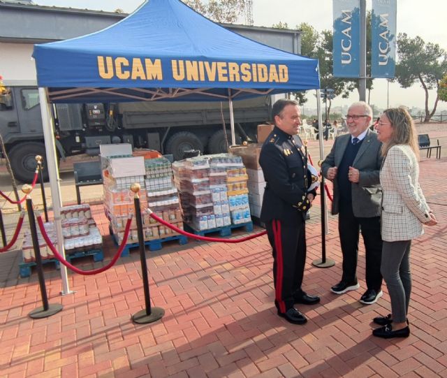 UCAM Cartagena hace su aportación a la 'Tonelada Solidaria'