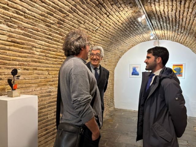 Las Bóvedas del Palacio Almudí acogen los tres proyectos artísticos que invitan a explo-rar la identidad, el mar y el planeta