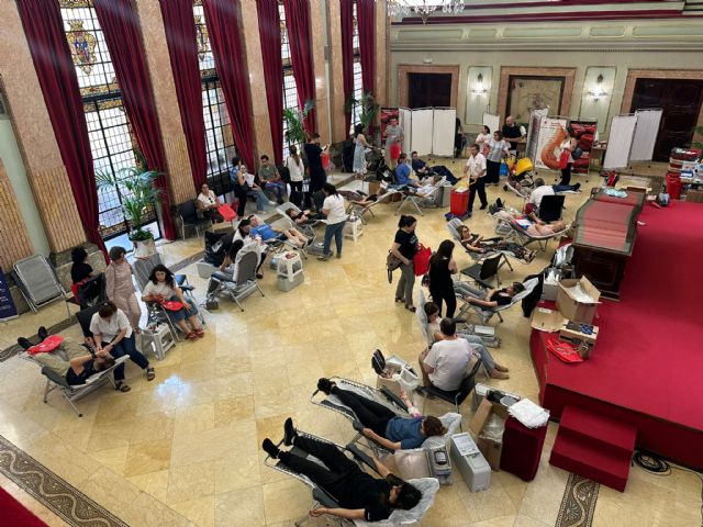 Más de 300 voluntarios han participado en la maratón solidaria de donación de sangre