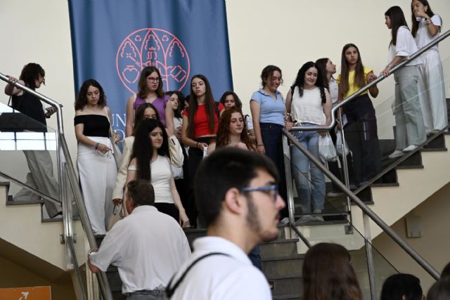 Estudiantes de bachillerato exponen sus proyectos de investigación en la Universidad de Murcia