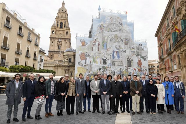 Alcaldes y concejales de la Región de Murcia conocen 'Los Secretos de la Fachada' de la Catedral de Murcia