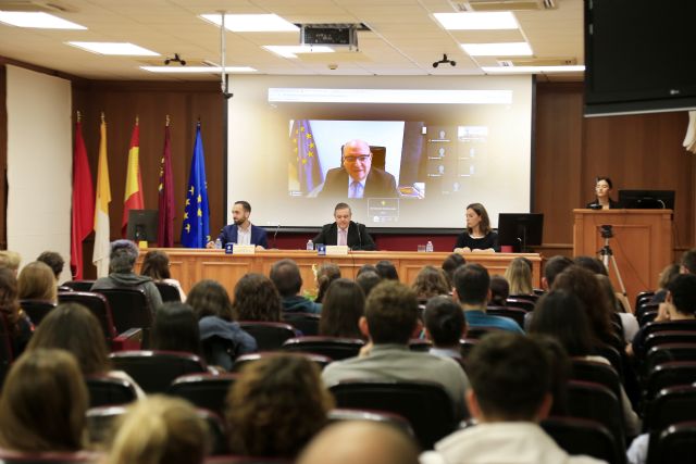 El secretario general de Universidades del Gobierno de España da la bienvenida a los representantes estudiantiles de la UCAM