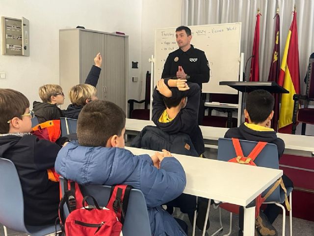 Los alumnos del colegio de la Flota visitan la comisaria de la Policía Local de Murcia