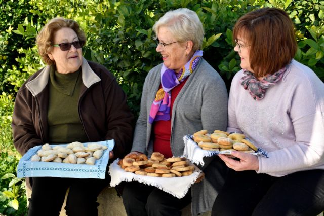 Homenaje a las artesanas de dulces en la pedanía de Los Dolores