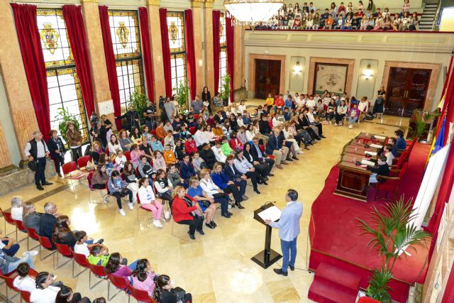 Los menores toman el Salón de Plenos para pedir una Murcia más inclusiva e igualitaria