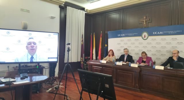 Expertos de todo el mundo reivindican en la UCAM la enfermería escolar