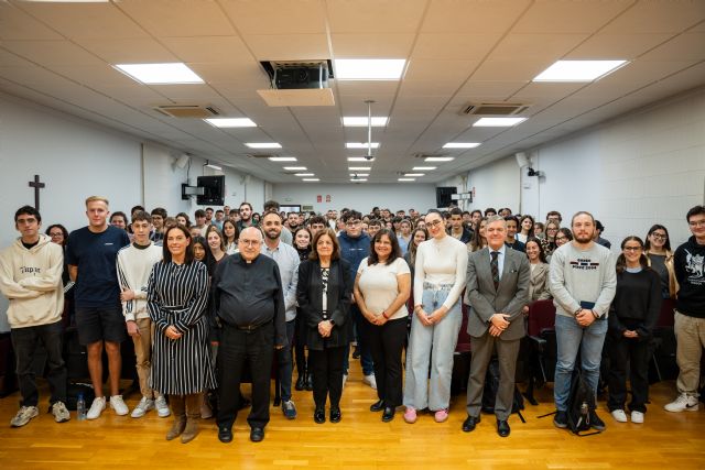 La presidenta de la UCAM da la bienvenida a los nuevos representantes estudiantiles