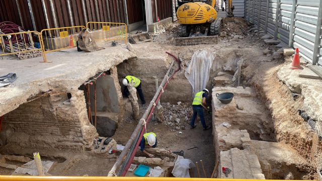 Los trabajos de ampliación del Centro de Interpretación de Santa Eulalia muestran nuevos tramos de la muralla y antemuralla islámica