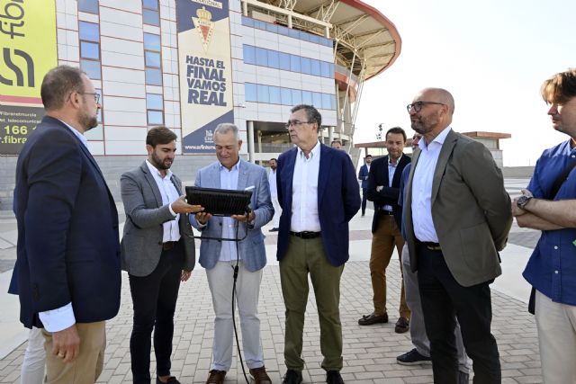 El Ayuntamiento mejora la iluminación de la plaza del estadio Enrique Roca de cara a la nueva temporada del Real Murcia