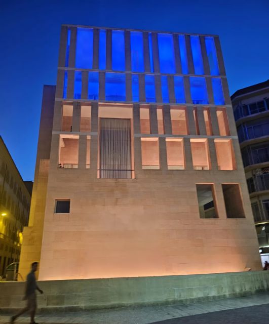 El Ayuntamiento de Murcia ilumina edificios emblemáticos de la ciudad con los colores de la bandera de Ucrania por el Día de la Independencia