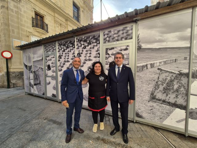 El tradicional Mercado de Todos los Santos de Murcia ya está abierto en la Plaza de San Pedro