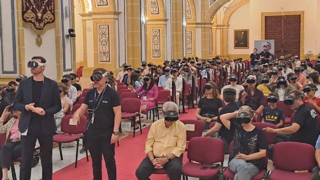 La UCAM bate el Guinness de participantes en una clase de realidad virtual en un espacio físico