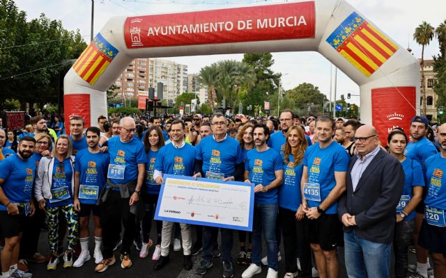 Más de 3.250 personas participan en la carrera solidaria 'Muévete X Valencia' organizada en Murcia